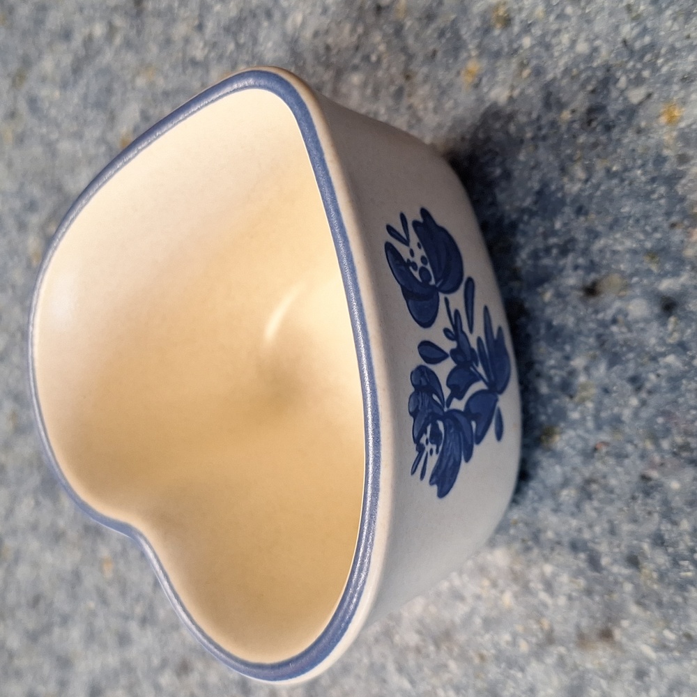 Pfaltzgraff heart bowl Yorktown